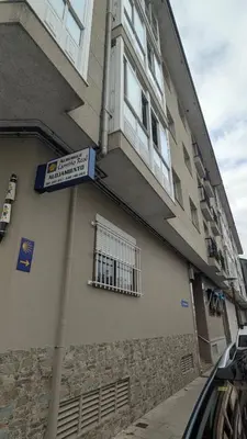 a sign on the side of a building at Alojamiento Camiño Real in Sigüeiro