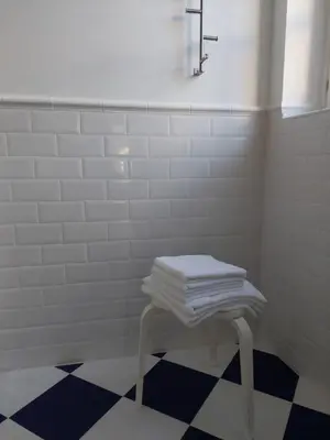 a pile of towels sitting on a stool in a bathroom at SAN FRANCISCO in Ribadeo