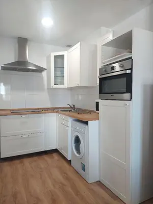 a white kitchen with a washing machine and a washer at SAN FRANCISCO in Ribadeo