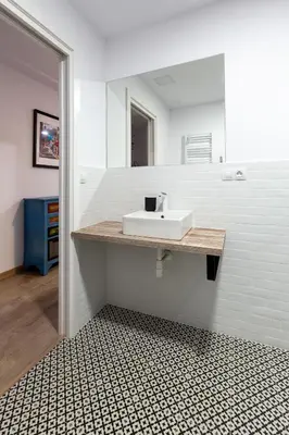a bathroom with a sink and a mirror at Apartamentos Moreira & Betanzos in Betanzos
