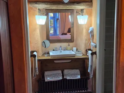 a bathroom with a sink and a mirror at Casa do Castelo de Andrade in Puentedeume