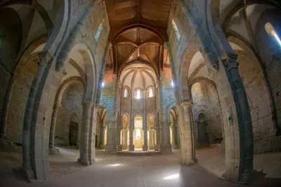 an old building with a bunch of arches and ceilings at Apartamento Adelina in Silleda