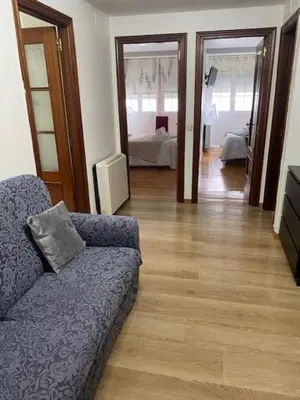 a living room with a couch and a hard wood floor at Apartamento próximo a la catedral in Santiago de Compostela