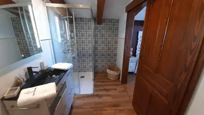 a bathroom with a sink and a mirror at O Yunque - Casa Ferrador (Ribeira Sacra) in Sober