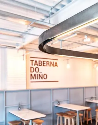a restaurant with tables and a sign that reads taborina do mimo at Hotel Forum Ceao in Lugo