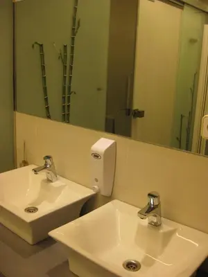 a bathroom with two sinks and a large mirror at albergue SANTO SANTIAGO in Santiago de Compostela