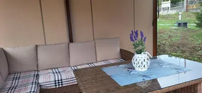 a couch with a table and a vase on it at Casa rural La casilla de Ois-Betanzos-A Coruña in Coirós