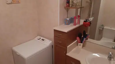 a bathroom with a sink and a washing machine at Piso Tranquilo Ponferrada in Ponferrada