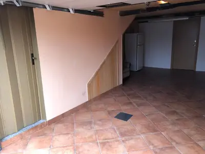 an empty room with a tiled floor and a refrigerator at Casa da Ponte in Monforte de Lemos