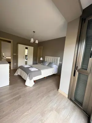 a bedroom with a large bed in a room at Casa nueva con jardín y wifi en Ribeira Sacra in Castrelo