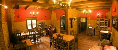 a restaurant with a table and chairs in a room at CASA ALTOBIERZO, 9 Habitaciones y 9 BAÑOS in Pobladura de las Regueras