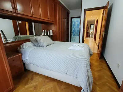a bedroom with a bed with two towels on it at Apartamentos Quien Anda Ahí Ribadeo in Ribadeo