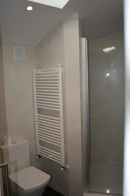 a bathroom with a toilet and a shower at Hostal Tres Campanas in Villafranca del Bierzo