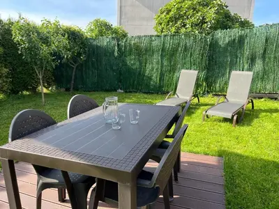 a black table and chairs with wine glasses on it at Casa rural entre Santiago Compostela y La Coruña in Ordes