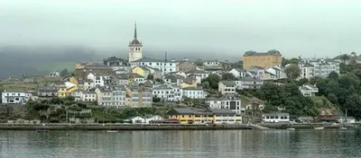 a town on a hill next to a body of water at Casa de Pepa en Ribadeo in Ribadeo