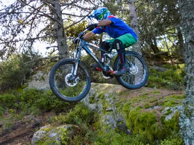 two men are standing on a ladder on a tower at Estación de Montaña Manzaneda in Puebla de Trives