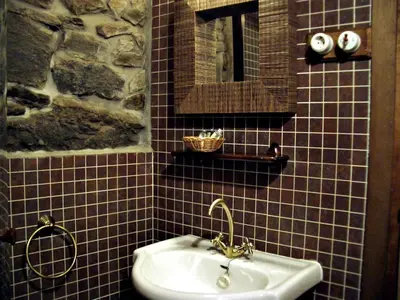 a bathroom with a sink and a mirror at Hostal De Montaña La Aldeya in Villablino