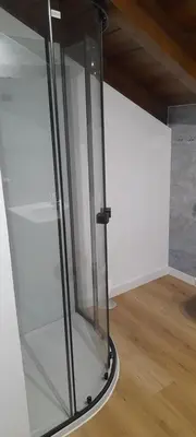 a glass case on a wall in a room at Apartamentos Rurales Camín Real in La Caridad