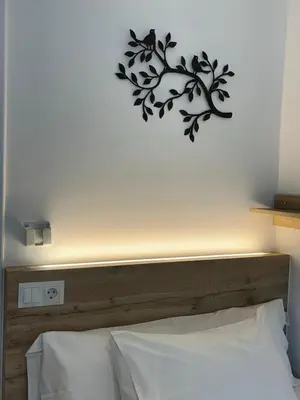 a bedroom with a black tree sticker on the wall at PR Una Estrella Dorada in O Pedrouzo