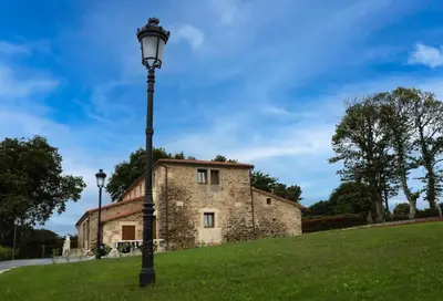 a street light in front of a building at Casa Rural Camino Real in Melide
