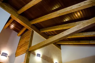 a wooden ceiling in a room with wooden beams at Lares · Cabañas Rurales in Las Médulas