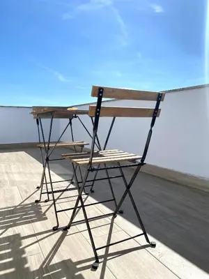a desk and chair sitting on top of a roof at Lemos Mar in Monforte de Lemos