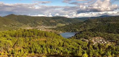 an aerial view of a town and a lake in the mountains at Casa Charo Prexigueiro in Ribadavia