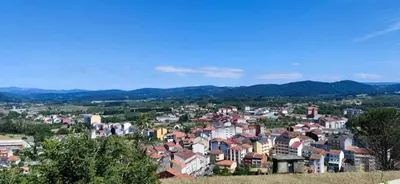 a view of a town with mountains in the background at Alojamiento Pena da Osa in Sober