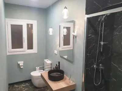 a bathroom with a sink and a toilet and a shower at CONTRASTES RIBEIRA SACRA in Monforte de Lemos