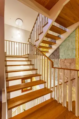 a wooden staircase in a house with wood treads at Hotel Casa da Galbana in Friol
