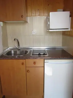 a small kitchen with a sink and a microwave at Cabañas Maleixas in El Puente