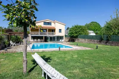 a villa with a swimming pool and a house at LE LLAR casa con 2 PISCINAS 1 CLIMATIZADA INTERIOR muy cerca de Santiago de Compostela in Amés
