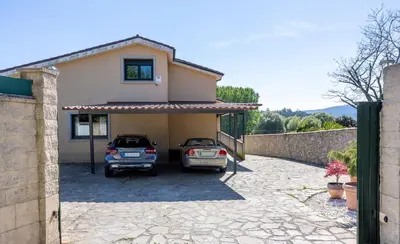 two cars parked in front of a house at LE LLAR casa con 2 PISCINAS 1 CLIMATIZADA INTERIOR muy cerca de Santiago de Compostela in Amés
