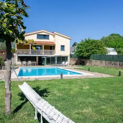 LE LLAR casa con 2 PISCINAS 1 CLIMATIZADA INTERIOR muy cerca de Santiago de Compostela