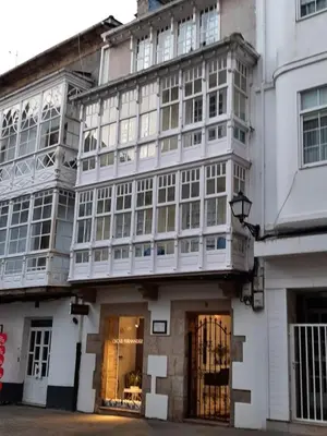 a large white building with a lot of windows at Alquiler de apartamento en el centro de Viveiro in Viveiro