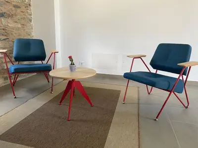 three chairs and a table in a room at A Casa do Lado in Melide
