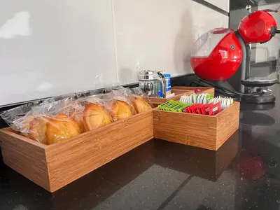 a wooden box filled with food on top of a counter at Casa JyM Fontela 24 in O Pedrouzo
