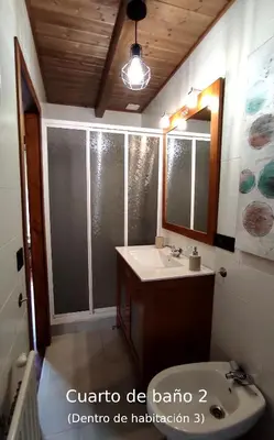 a bathroom with a sink and a mirror at Casa do Médico in Presqueira