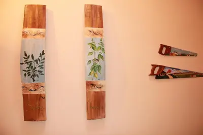 two pieces of wood hanging on a wall at Casa Rural La Torre De Babel in Molinaseca