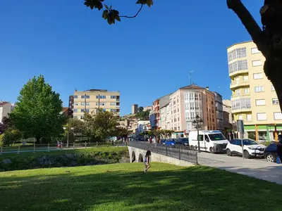 a person walking in a park in a city at Acogedor apartamento en el centro de Monforte in Monforte de Lemos
