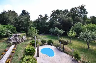 an aerial view of a garden with a blue trampoline at Casa de Padrón in Padrón