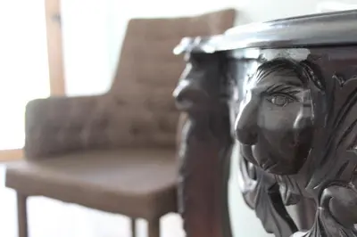 a wooden table with a statue of a woman at Pensión Albergue O Pedregal in Lourenzá