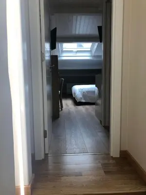 a hallway leading to a room with a bed in it at Apartamento completamente equipado en Pontedeume. in Puentedeume