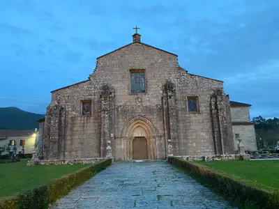 an old church with a cross on top of it at Apartamento Padron Centro P8 by URent in Padrón