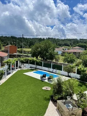 a backyard with a pool and green grass at A Casa de Pia in Sober