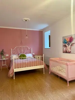 a pink bedroom with a bed and a table at A Casa de Pia in Sober