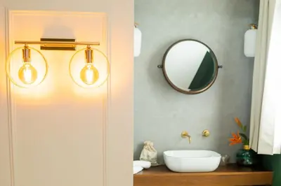 a bathroom with a sink and a mirror at Hotel Boutique Casa do Estanco in Quiroga