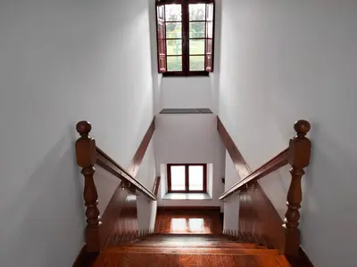 a flight of stairs with two windows in a building at Albergue Abeiro do Sor in Santa María