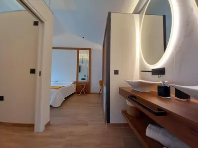 a bathroom with a sink and a mirror at Puerto Franco in Jove