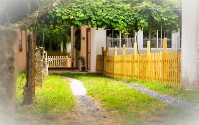 a yellow fence in front of a house at La casa de Angel y Olimpia in Lugo